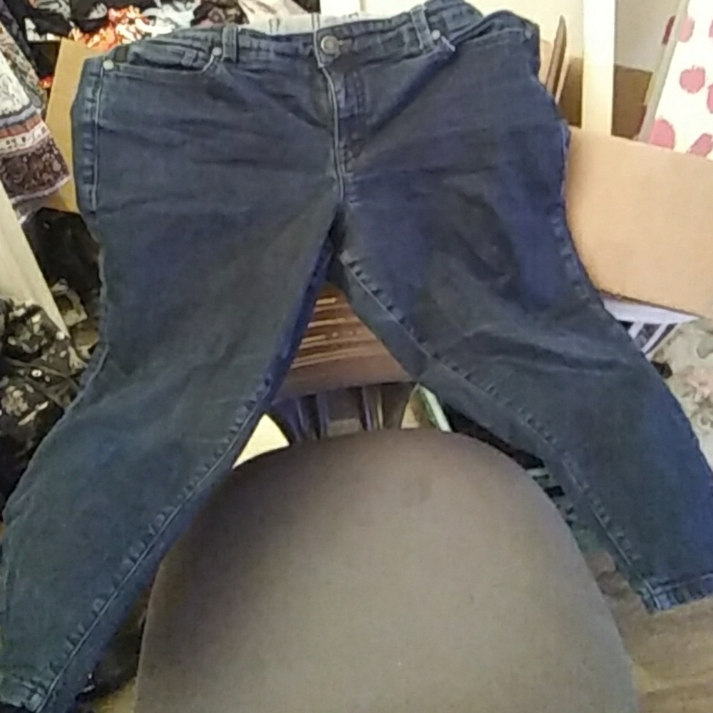 Plus size faded dark blue capri jeans